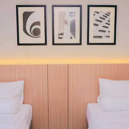Front One King Hotel Tuban Tuban  Luaran gambar
