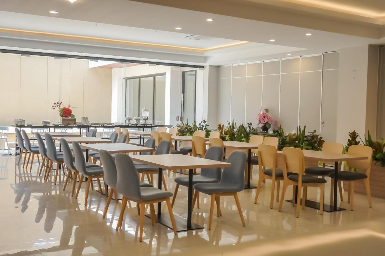 Front One King Hotel Tuban Tuban  Luaran gambar