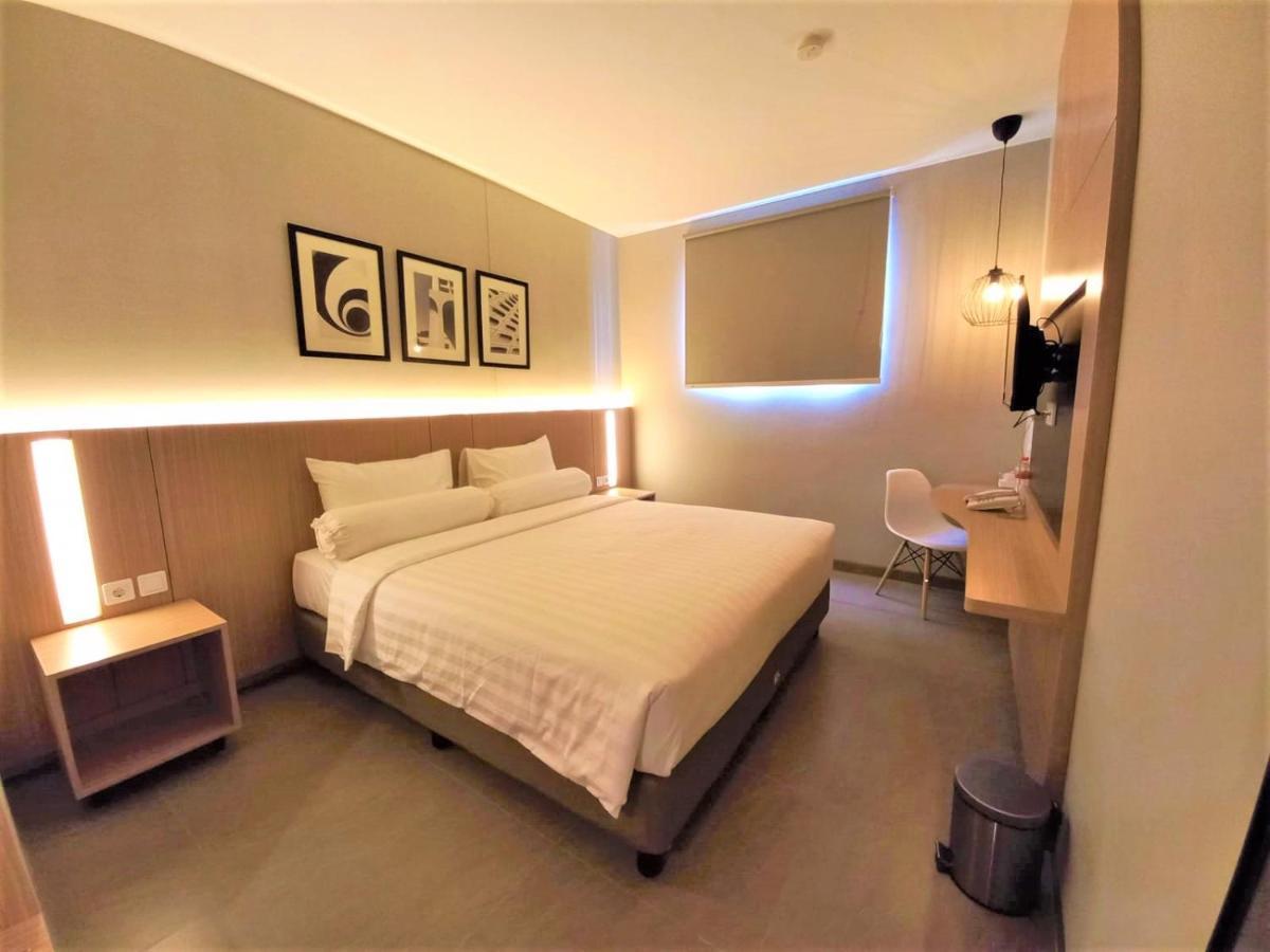 Front One King Hotel Tuban Tuban  Luaran gambar