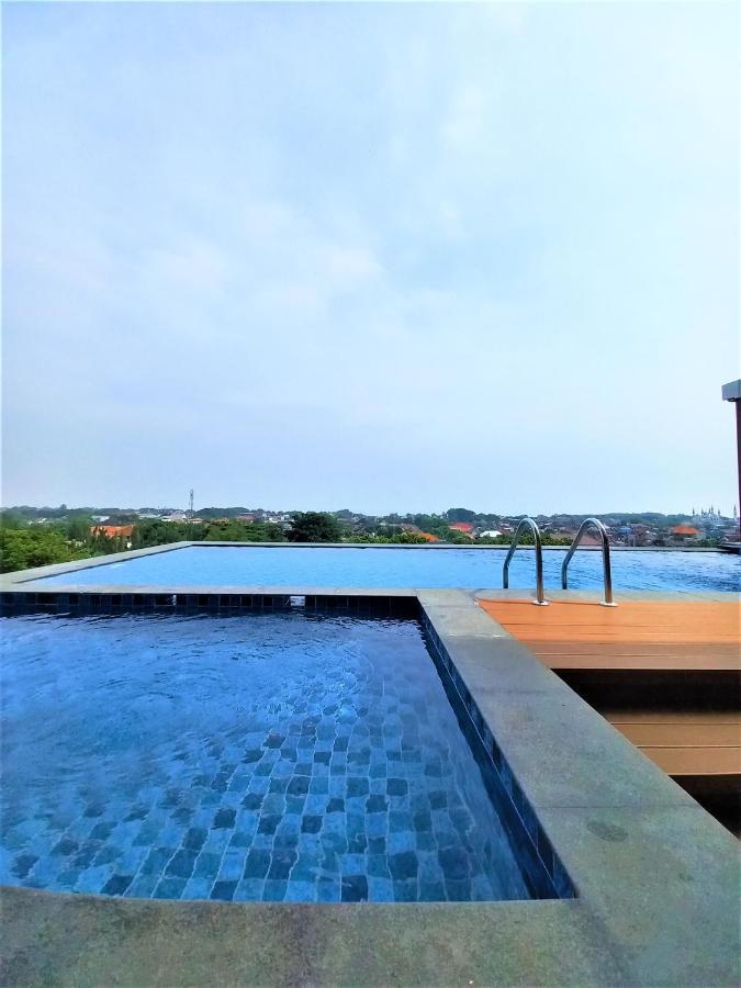 Front One King Hotel Tuban Tuban  Luaran gambar