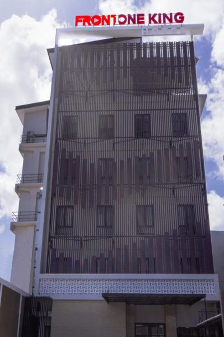 Front One King Hotel Tuban Tuban  Luaran gambar