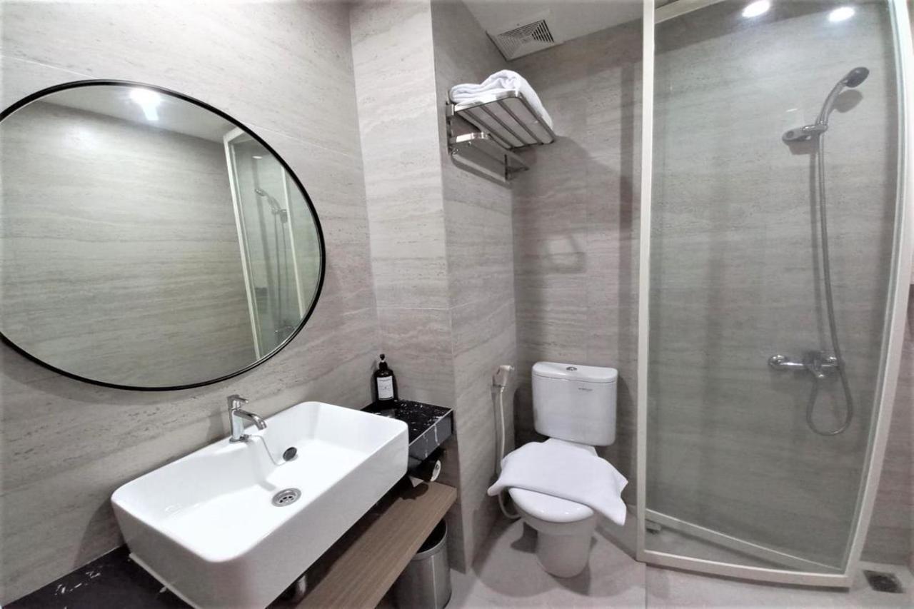Front One King Hotel Tuban Tuban  Luaran gambar
