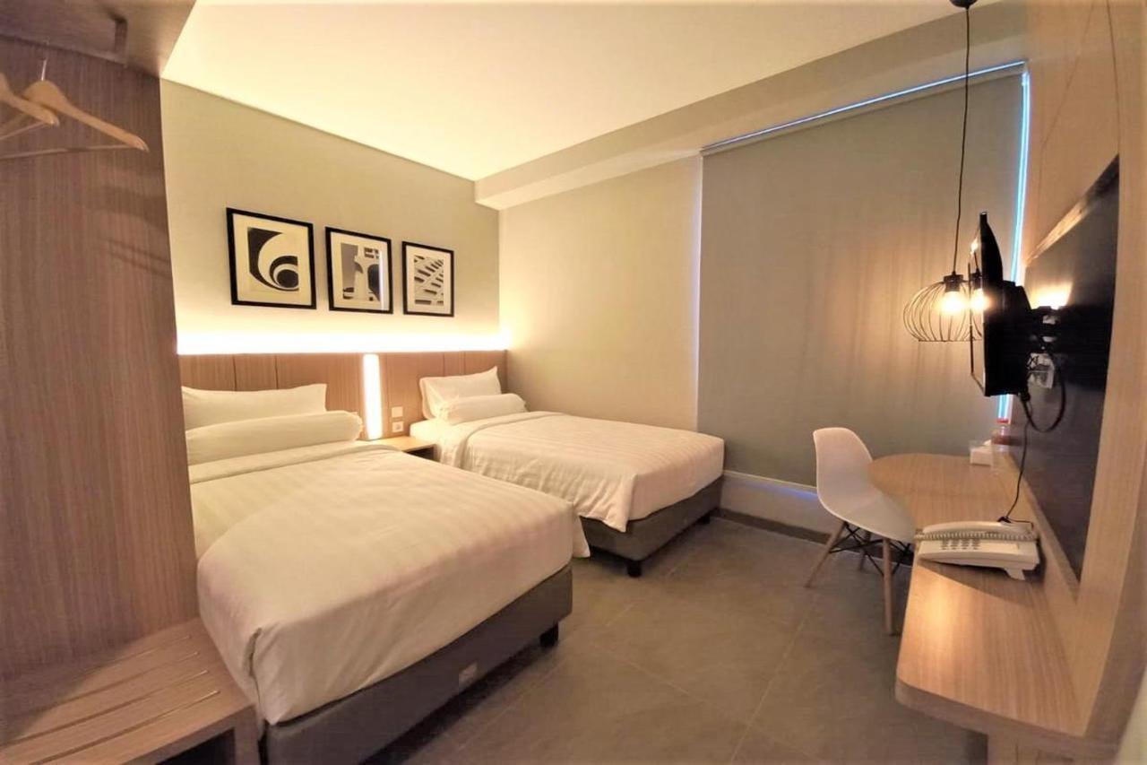 Front One King Hotel Tuban Tuban  Luaran gambar