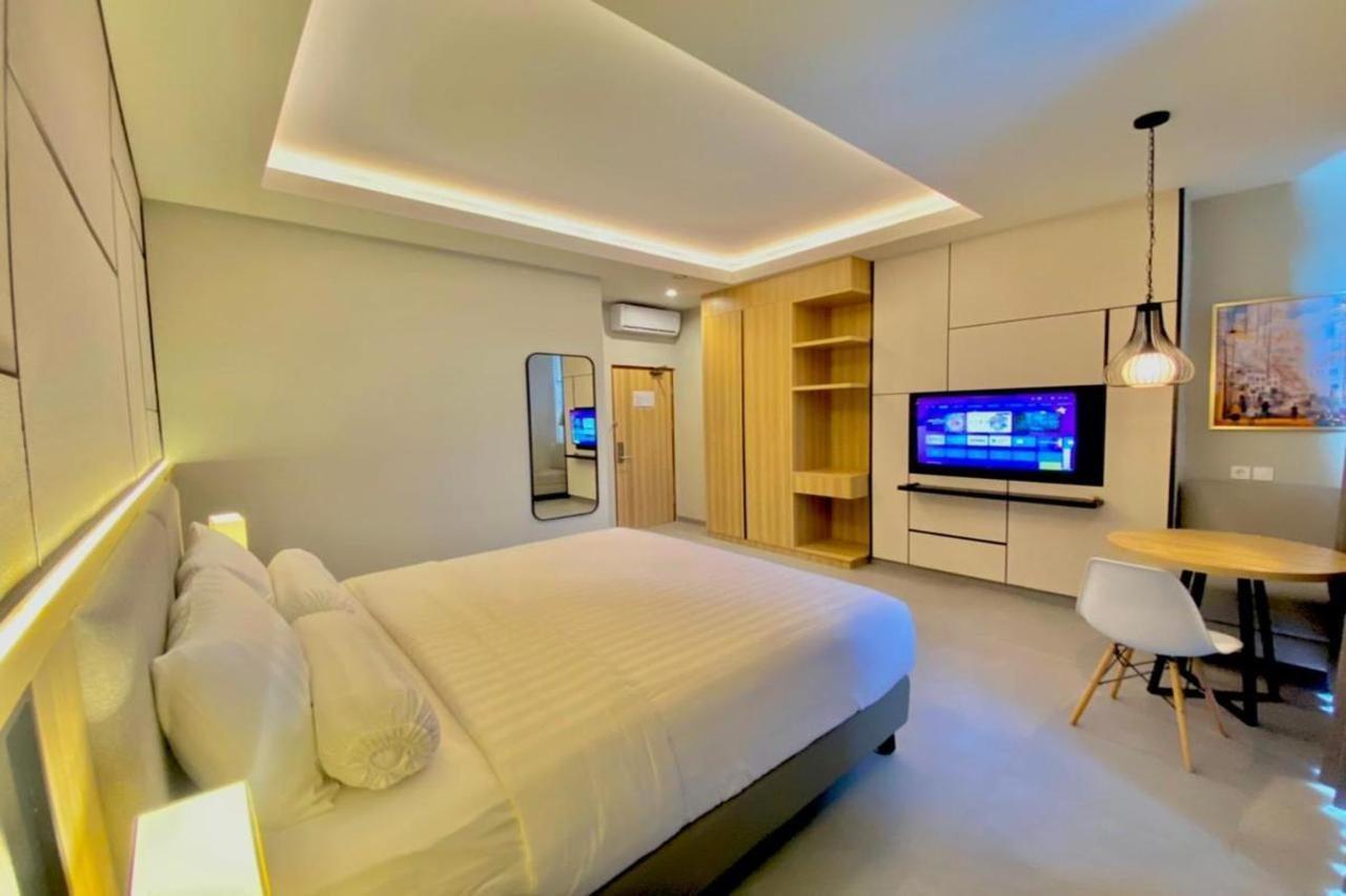 Front One King Hotel Tuban Tuban  Luaran gambar