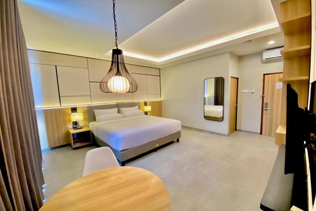Front One King Hotel Tuban Tuban  Luaran gambar