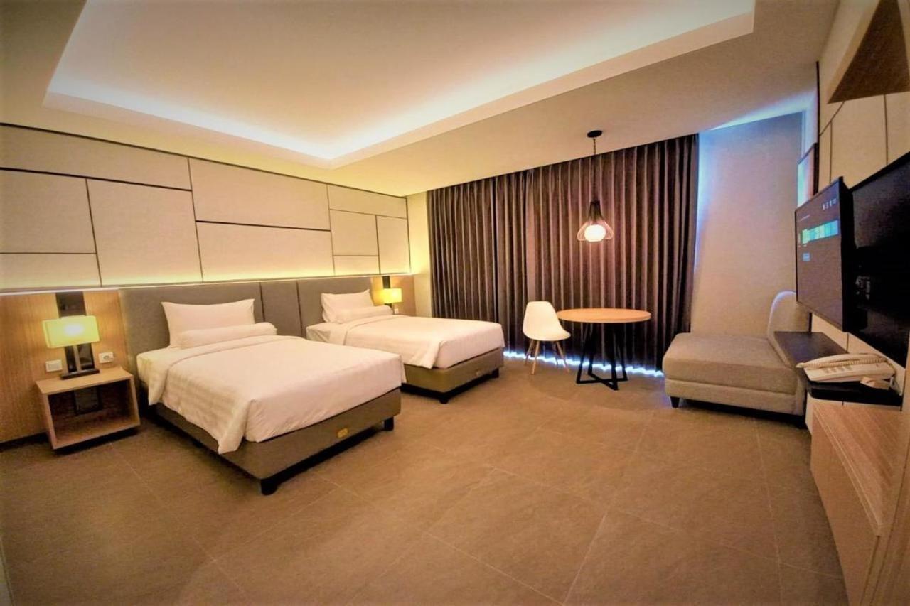 Front One King Hotel Tuban Tuban  Luaran gambar