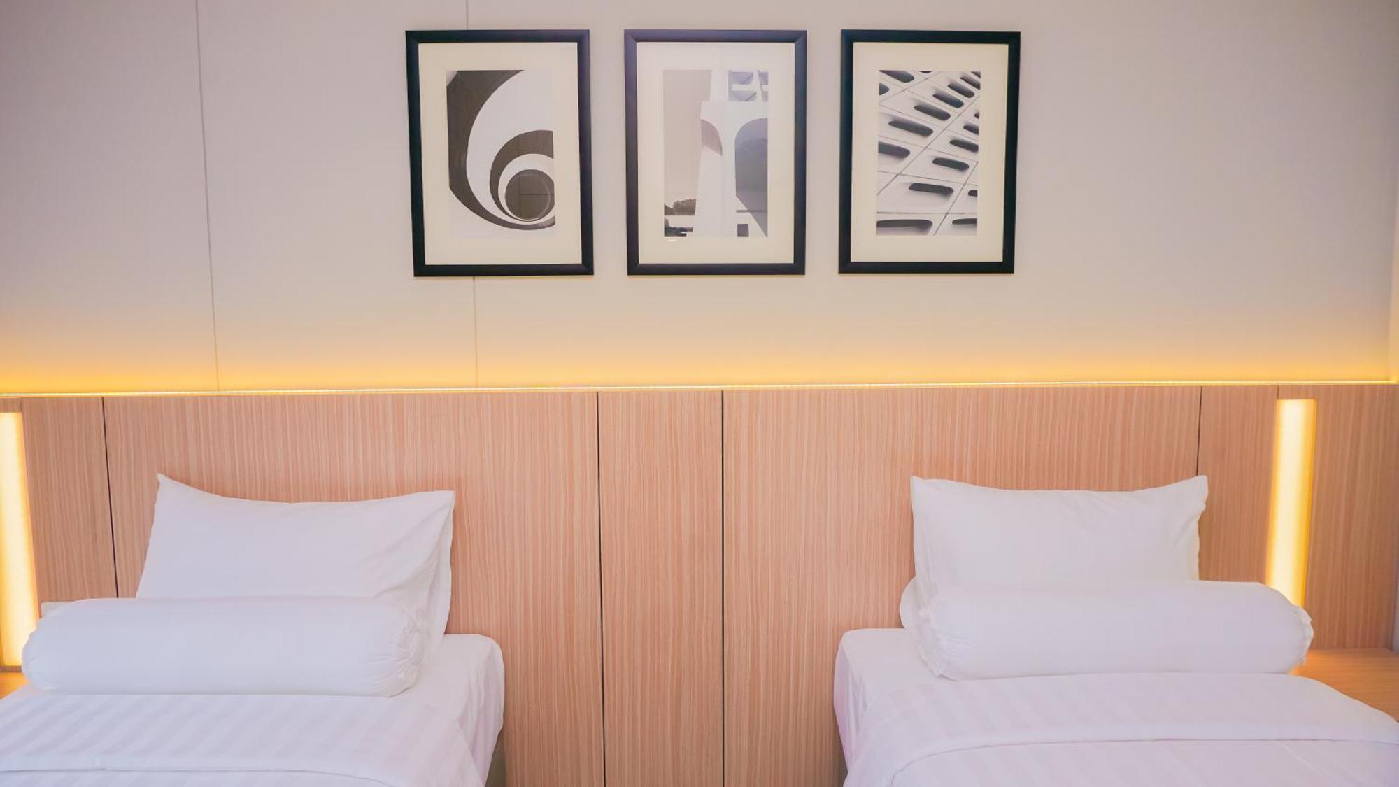 Front One King Hotel Tuban Tuban  Luaran gambar